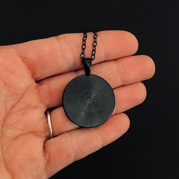 Northern Lights Black Pendant Necklace. - Picture 3 of 10